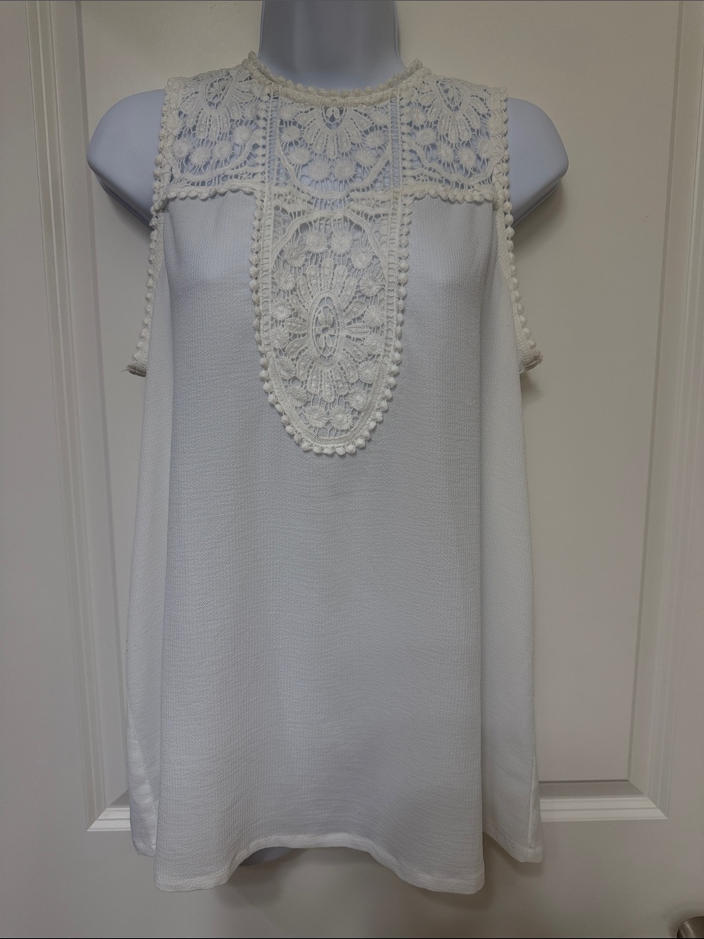 Halogen White Lace Yoke Sleeveless Camisole